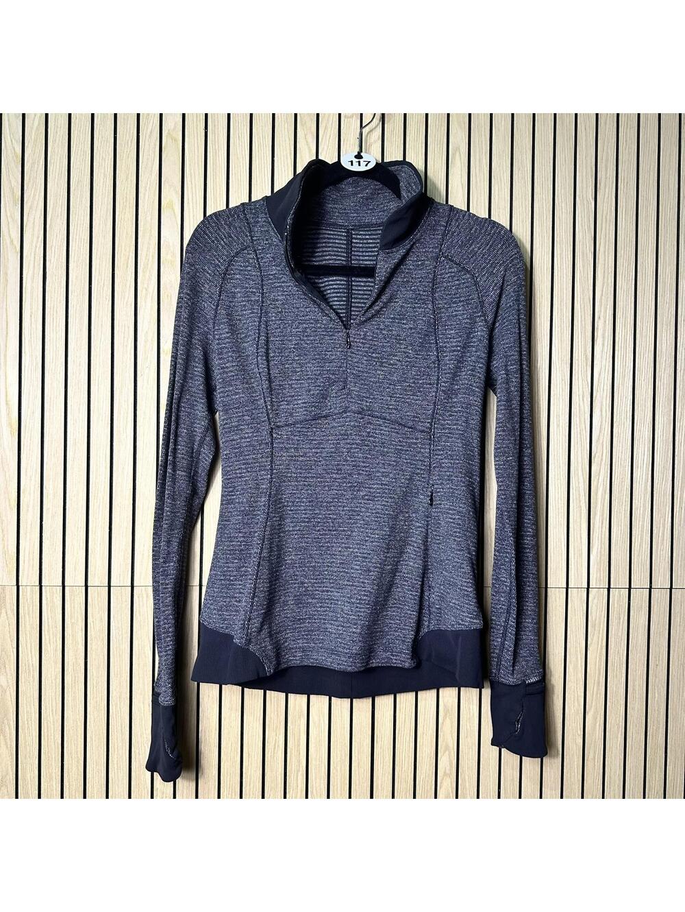 117 Lululemon Women's Long Sleeve Athletic Pullover (Size 8,‎ Gray/Black, EUC)